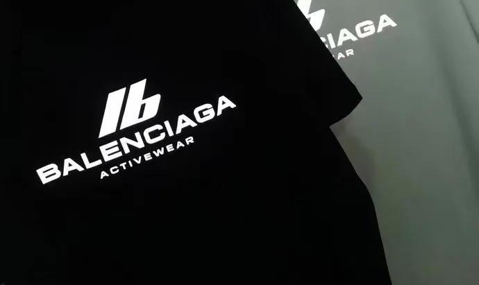 P80✨🔥 BALENCIAGA Paris 3M reflective letter printed short-sleeved T-shirt. Custom-woven and dyed 280g combed cotton heavyweight fabric. Zero color difference in threads. Perfect details. Different from the current currency version. Welcome to compare. Same Style for men and women. Must-sell in the picture above. Color: White Black Size: 1 2 3 4